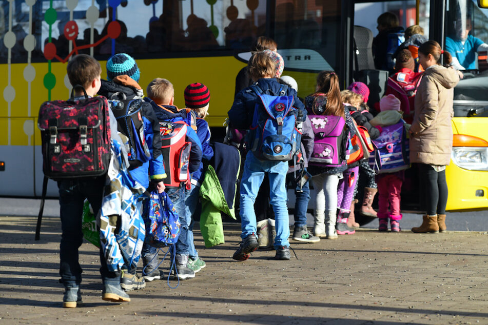 Die Kinder wurden mit einem Ersatzbus zur Schule gebracht. (Symbolbild)