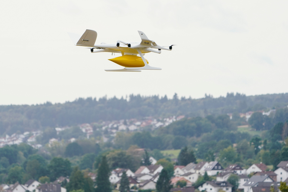 Im Rahmen des Projekts DrolEx (Drohnen-Lastenrad-Express-Belieferung) sollen Anwohner abgelegener Ortschaften mit Lebensmitteleinkäufen auf dem Luftweg beliefert werden.