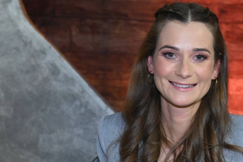 Feuer im TV-Studio: Moderatorin rennt geistesgegenwärtig weg