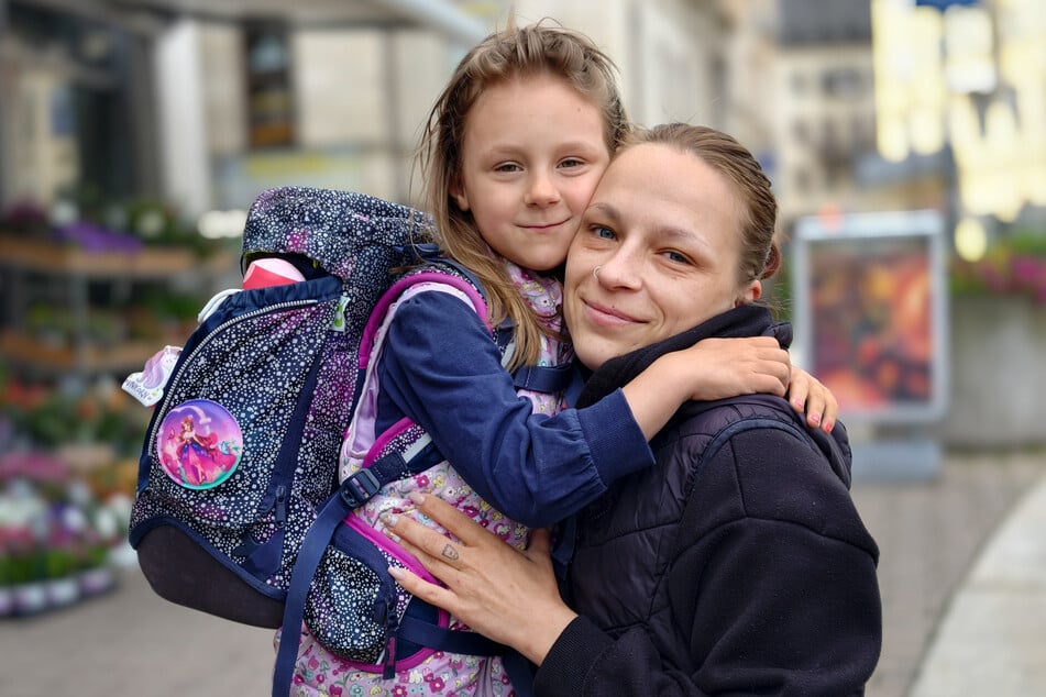 Nadine Korn (31) mit Tochter Sarah (6) - die junge Mutter will morgen nicht wählen gehen.