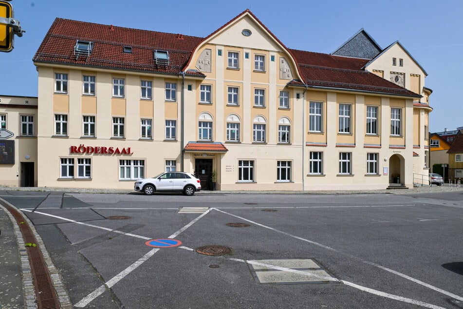 Hinter der schicken Fassade des Kulturhauses verbergen sich zwei Säle mit insgesamt rund 800 Plätzen.