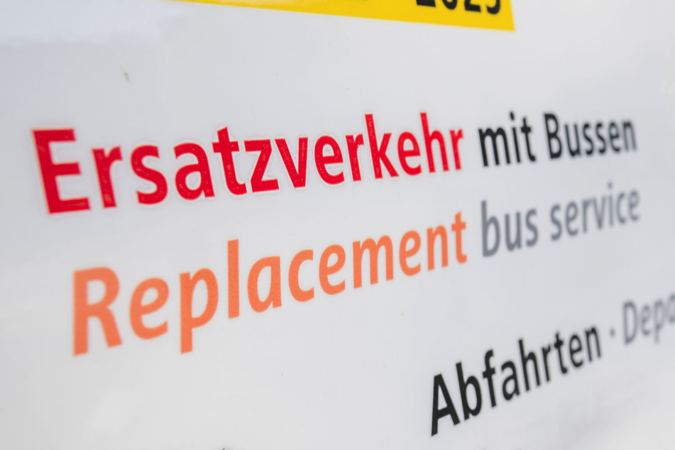 In der Nacht zu Freitag wird bei den S-Bahnlinien S5 und S7 ein Ersatzverkehr mit Bussen eingerichtet. (Symbolfoto)