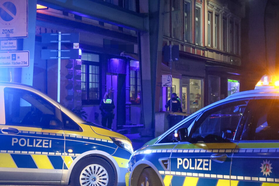 Bluttat in Wuppertal: 23-Jähriger auf offener Straße aus Auto angeschossen