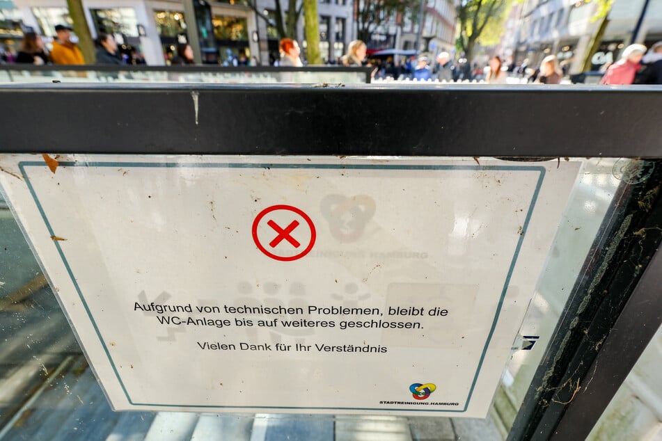 Laut dem Hamburger Senat hat die Öffentliche Toilette schon 2,2 Millionen Euro gekostet.