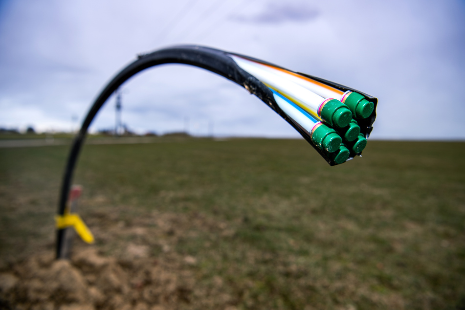 Beim Glasfaserausbau für schnelles Internet will die Telekom weiter vorankommen.