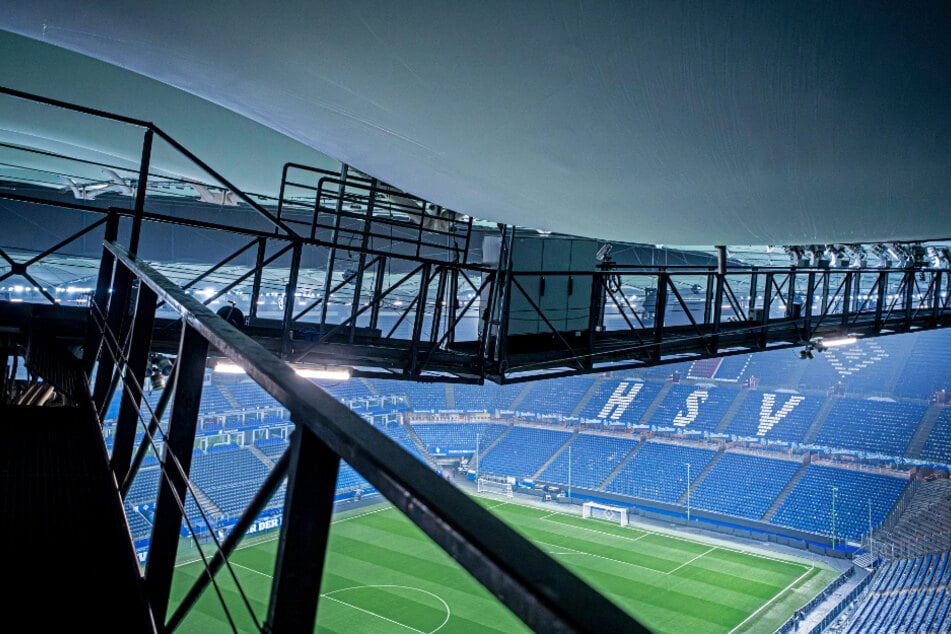 Das Dach des Volksparkstadions ist durch die Witterung der vergangenen Tage in Mitleidenschaft gezogen worden.