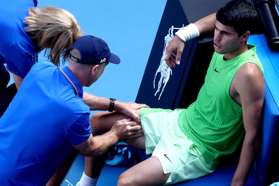 Carlos Alcaraz (22, r.) ließ sich unbeeindruckt von der Wutrede des Deutschen behandeln.
