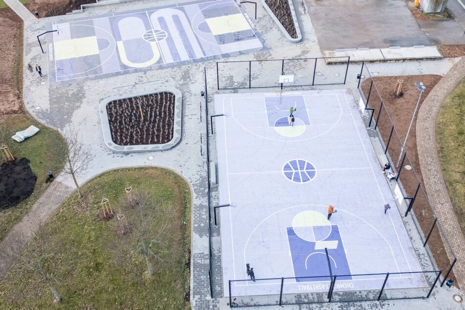 Chemnitz: Das Wetter spielt nicht mit: Reparatur der Basketballfelder im Konkordiapark verschoben