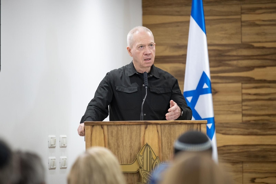 Israels Verteidigungsminister Joav Galant (65).