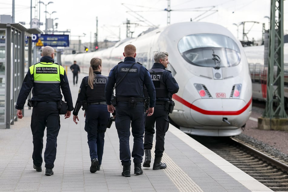 Später attackierte die Tschechin eine Bundespolizistin mit einer Kopfnuss. (Symbolfoto)