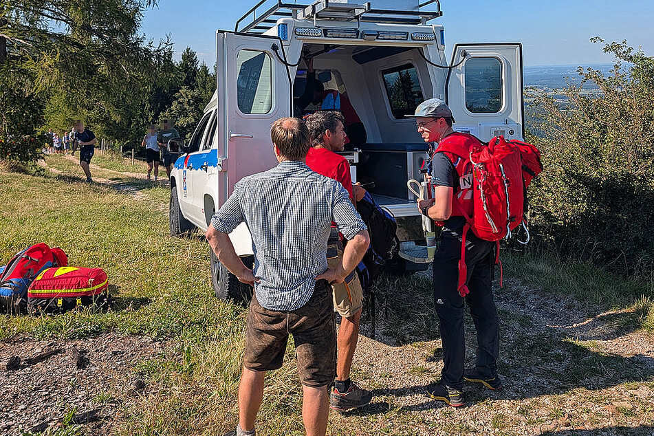 Gleitschirmpilot verletzt sich beim Start: Bergwacht muss 85-Jährigen von Alm retten