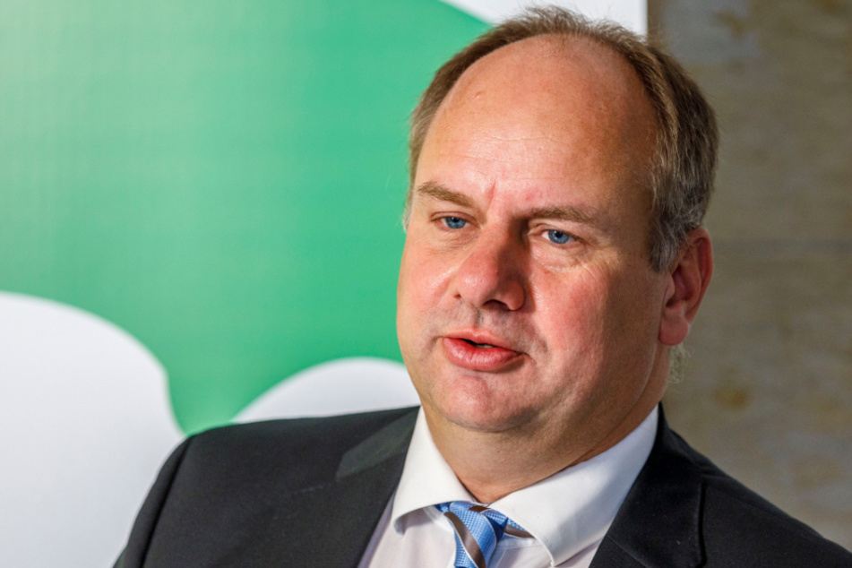 Will den Striezelmarkt unbedingt: OB Hilbert (48, FDP).