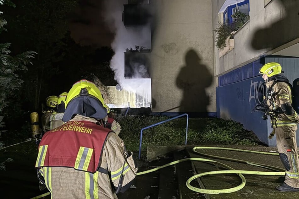Nach einem lauten Knall brannte eine Wohnung in der sogenannten High-Deck-Siedlung aus.
