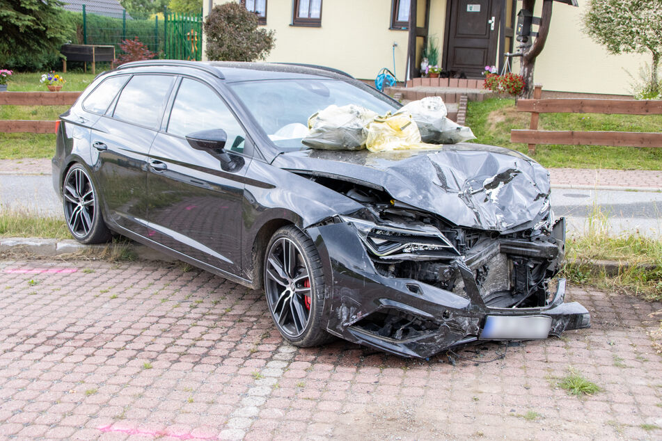 Ein 23-Jähriger rammte in Johanngeorgenstadt mit seinem Seat mehrere Fahrzeuge.