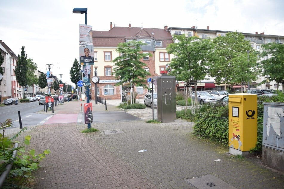 Auf dem Marktplatz in Mannheim-Rheinau wurde Heinrich Koch (62) körperlich angegriffen.