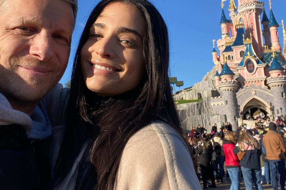 Oliver (44) und Amira Pocher (30) feiern ihren dritten Hochzeitstag im Disneyland Paris - mit zweimonatiger Verspätung.