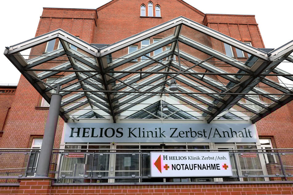 Das Helios-Klinikum in Zerbst schließt zum Jahresende. Ab Dezember fallen Betten weg, aber das ambulante Zentrum soll wachsen.