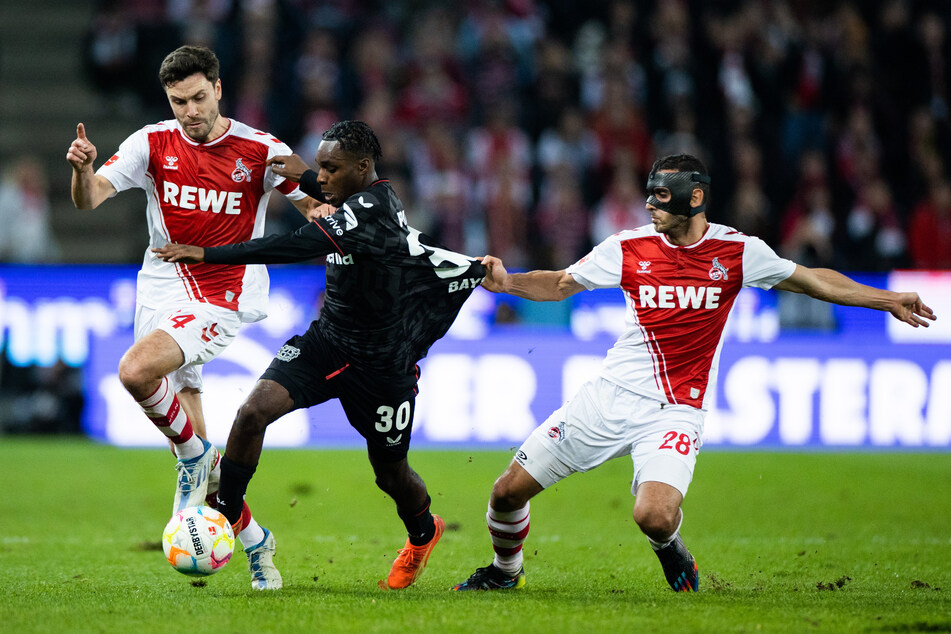 Das rheinische Derby zwischen dem 1. FC Köln und Bayer 04 Leverkusen soll wohl verlegt werden.