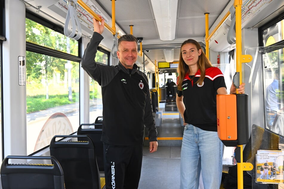 Zuspielerin Sarah Straube (22, r.) ist aktuell kommissarische Kapitänin von Alexander Waibl. Ob sie das Amt auch im Laufe der Saison behält, steht noch nicht fest.