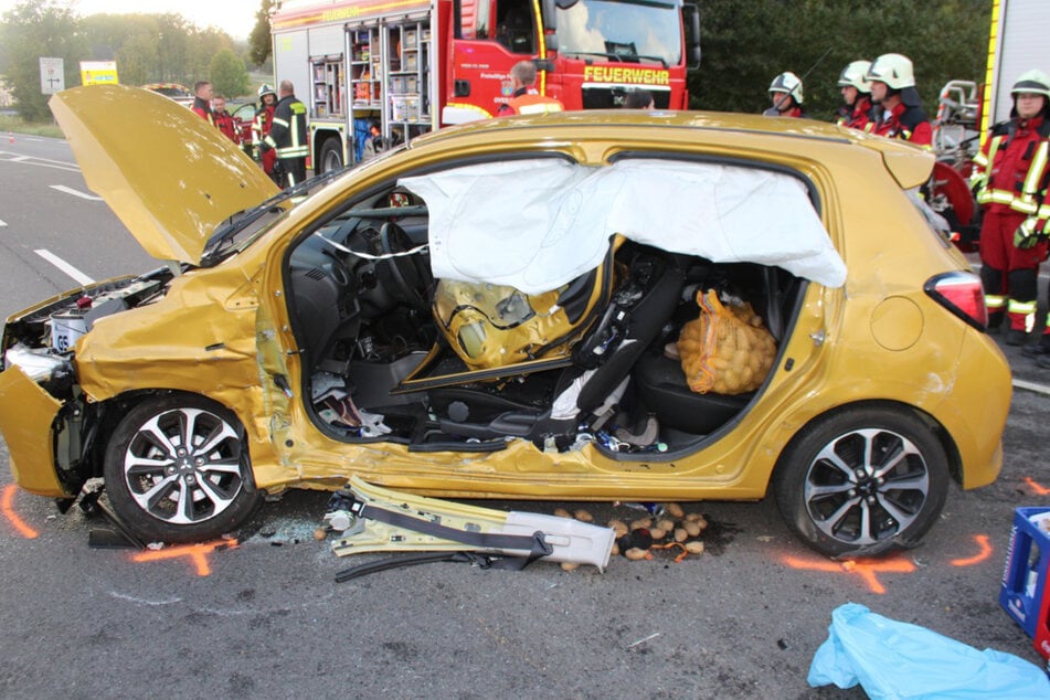Der Hyundai der 62-Jährigen wurde bei dem Crash stark beschädigt.