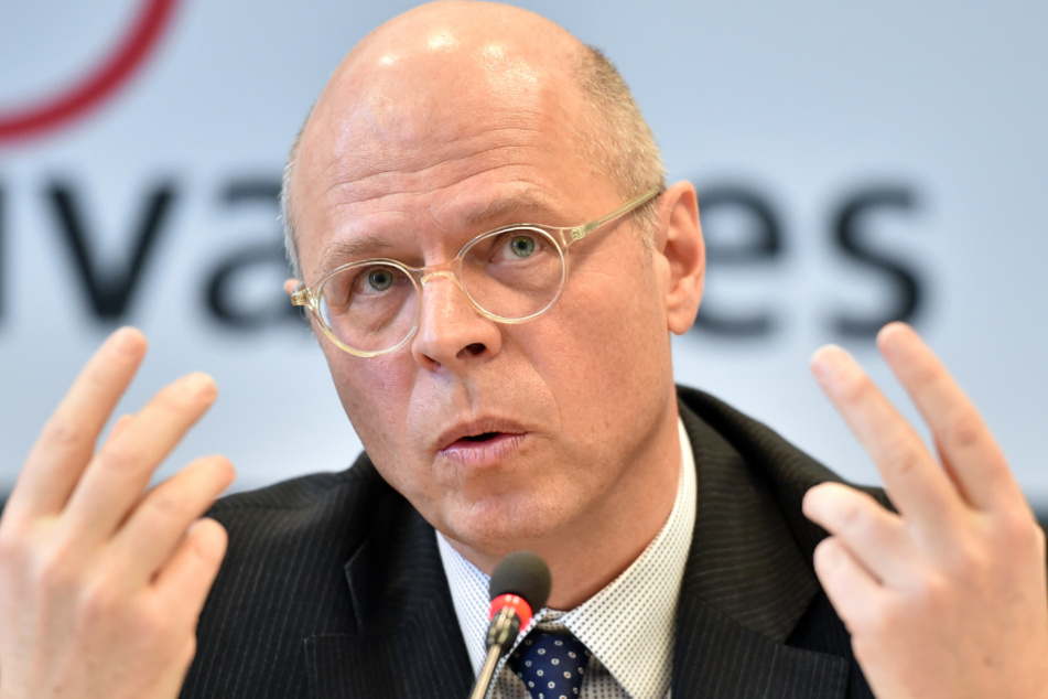 Klaus Beier, Leiter des Instituts für Sexualwissenschaft und Sexualmedizin an der Charité und Leiter des Berliner Netzwerks "Kein Täter werden", nimmt an einer Pressekonferenz teil.