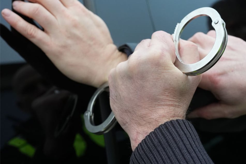 Drei Männer sitzen nun in Untersuchungshaft. (Symbolbild)