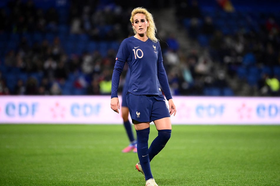 Steht wieder auf dem Platz: Kheira Hamraoui (32) im Februar 2022 bei einem Spiel der französischen Nationalmannschaft gegen Finnland.