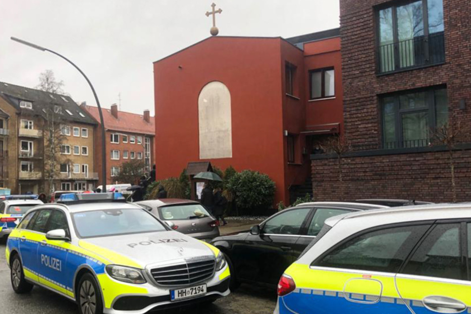 Die Polizei rückte mit mehreren Streifenwagen an.
