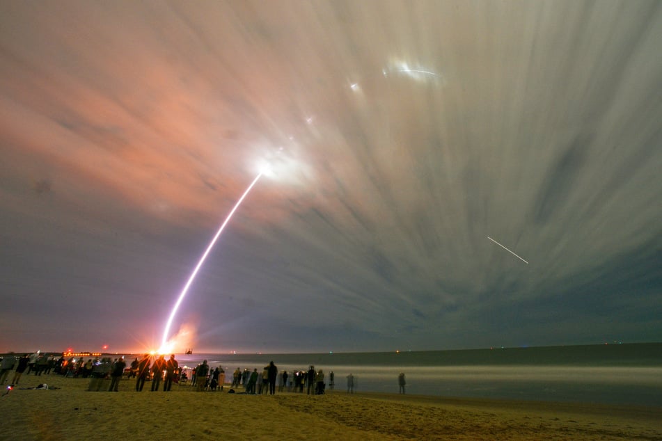 The huge New Glenn rocket reached space and sent its payload into orbit, but its booster could not be successfully recovered.