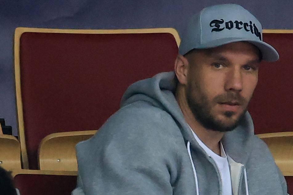 In Sachen Proteste steht Lukas Podolski offenbar ganz klar aufseiten der Fans.