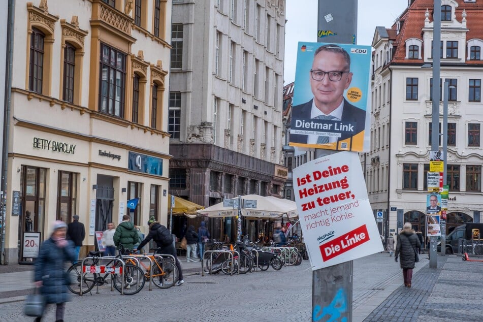 In der ganzen Stadt hängen Plakate, die den Leipziger Bundestagskandidaten der CDU, Dietmar Link (59), zeigen.