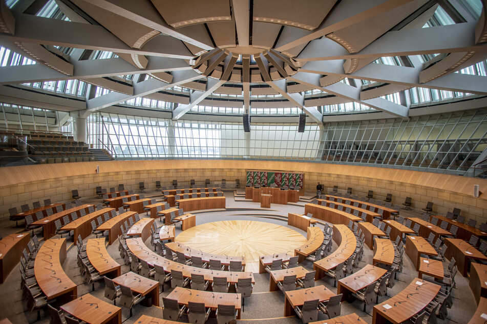 Nach Angaben des NRW-Innenministeriums wurden im vergangenen Jahr 115 Gruppenvergewaltigungen registriert, wie es auf Anfrage der AfD-Fraktion im Landtag mitteilte.