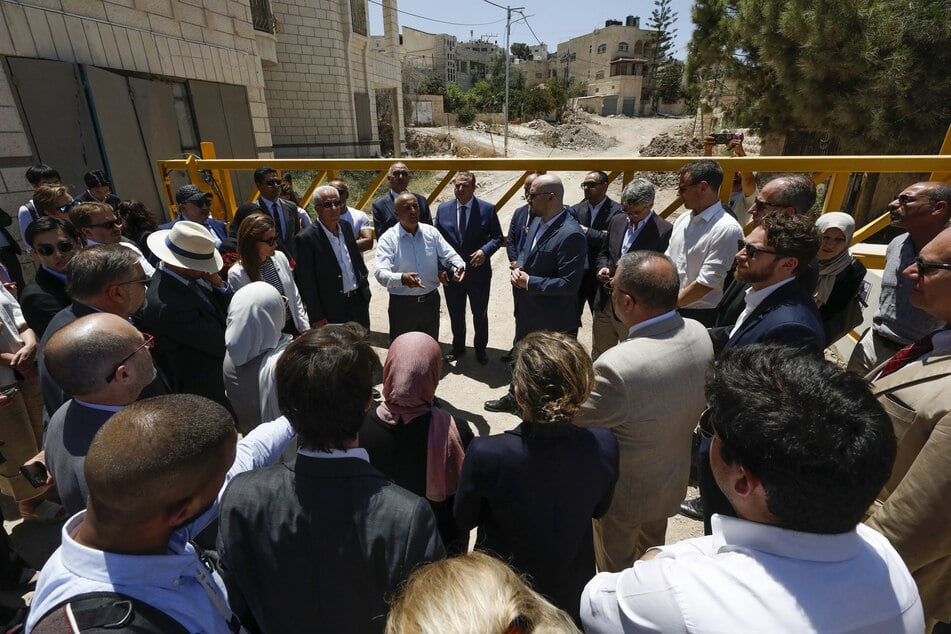 The diplomatic delegation observed the destruction caused by Israeli forces in Jenin, where thousands of people have been violently forced out of their homes.