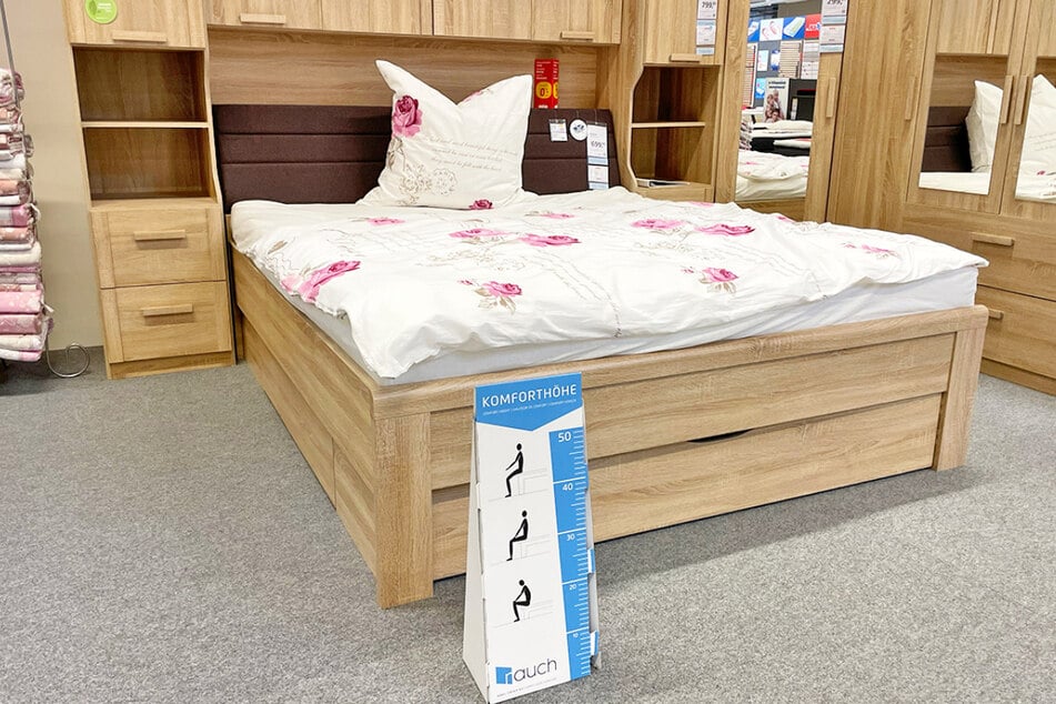 Bei ROLLER sind fast alle Möbel für wenige Stunden stark reduziert