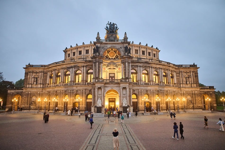Am 7. August 2027 legt Boris Brejcha vor der Semperoper auf.