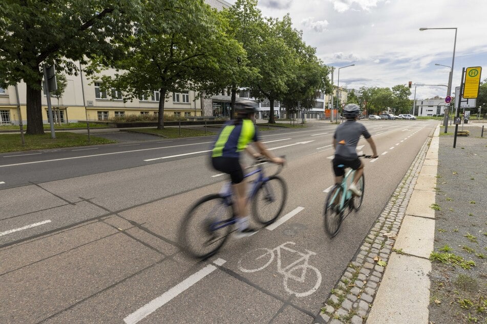 Schutzstreifen nicht sicher genug: Zulasten der Autospur sollen in dieser Woche richtige Radfahrstreifen eingerichtet werden.