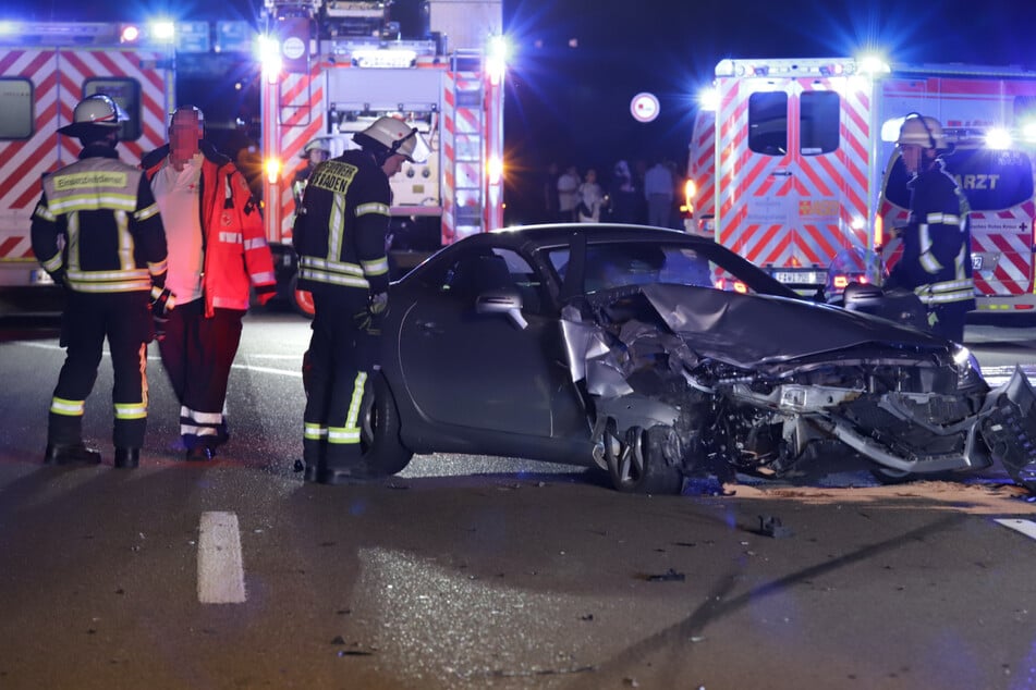 Unfall A66: Heftiger Crash auf A66: Mehrere Verletzte, Autobahn zeitweise gesperrt