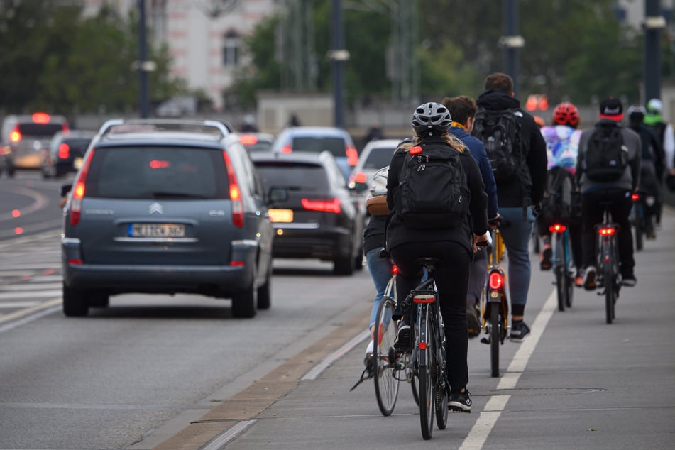 Um Radfahrern auf der Reicker Straße mehr Sicherheit zu gewähren, kommt es in den nächsten Wochen zu Bauarbeiten. (Symbolbild)