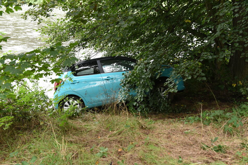 Das Auto rutschte in die Zschopau, vermutlich ertrank der 84-Jährige.
