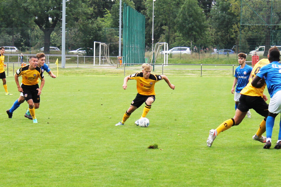 Der wohl größte Rohdiamant in Dynamos U19: Jonas Oehmichen (17, am Ball) ist der Denker und Lenker in der Offensive.