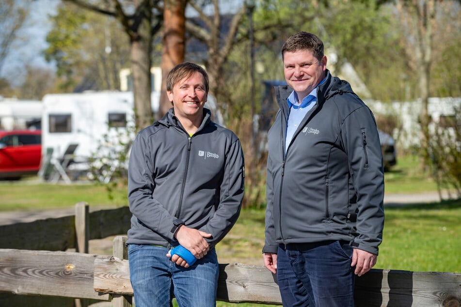 Starten voller Elan in die neue Saison: Campingplatz-Chef Roman Lang (43, l.) und Gunnar Krisch (46), Leiter des Eigenbetriebs Sportstätten.