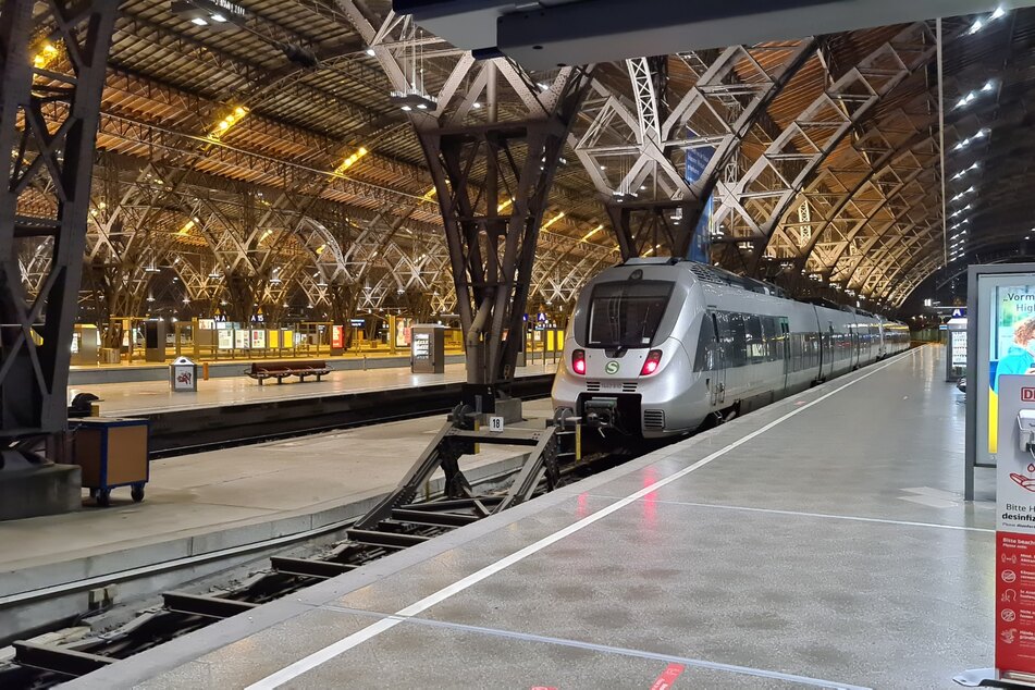 An empty main train station in Leipzig: Restrictions must be expected in regional and S-Bahn traffic, especially in eastern Germany.