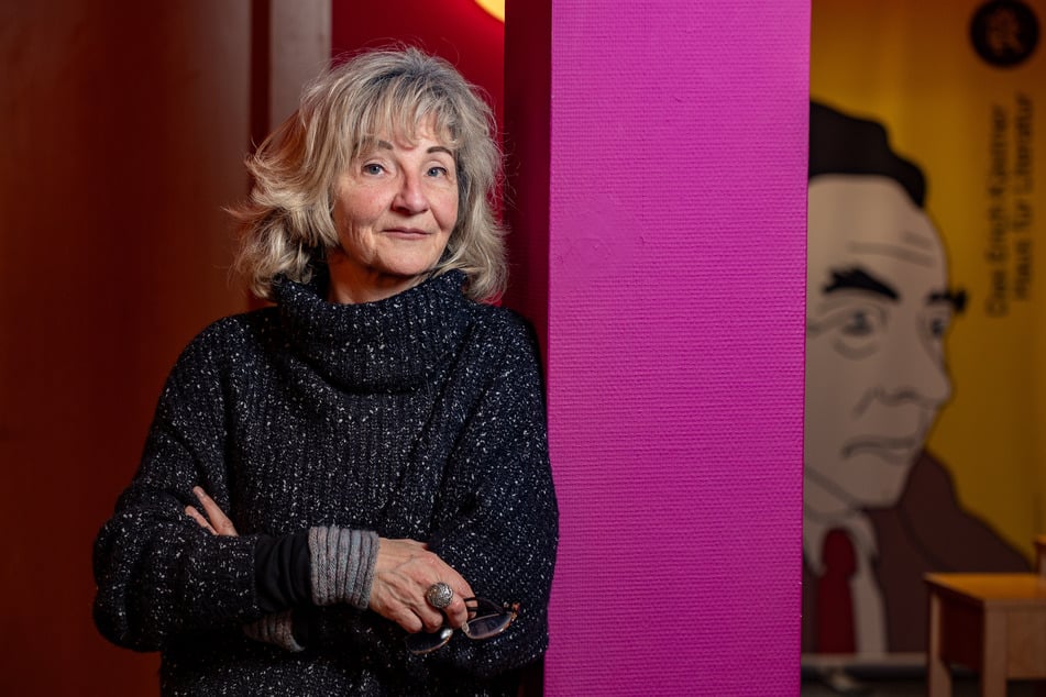 Museumsleiterin Andrea O'Brien (62) ist besorgt, aufgrund der städtischen Kürzungen nun auch ihre Minijob-Stelle kürzen zu müssen.