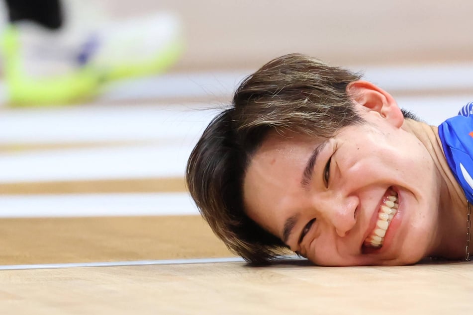 Ball trifft Linienrichtern mit Wucht: Wie sich Volleyballer entschuldigt, bejubelt das Netz