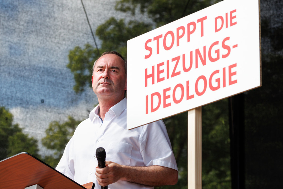 Bayerns Wirtschaftsminister Hubert Aiwanger (52) und seine Partei, die Freien Wähler, spüren erste Konsequenzen nach dem fragwürdigen Auftritt in Erding.