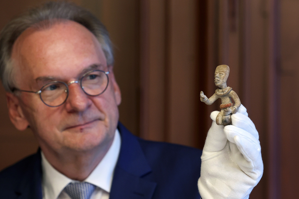 Sachsen-Anhalts Ministerpräsident Reiner Haseloff (67, CDU) wird am 28. Mai insgesamt 13 entdeckte Maya-Skulpturen am Diplomaten aus Mexiko und Guatemala überreichen.