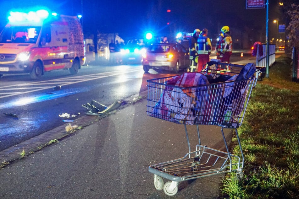 Mehrere Rettungskräfte kamen zum Einsatz: Eine 60-Jährige ist gestorben.