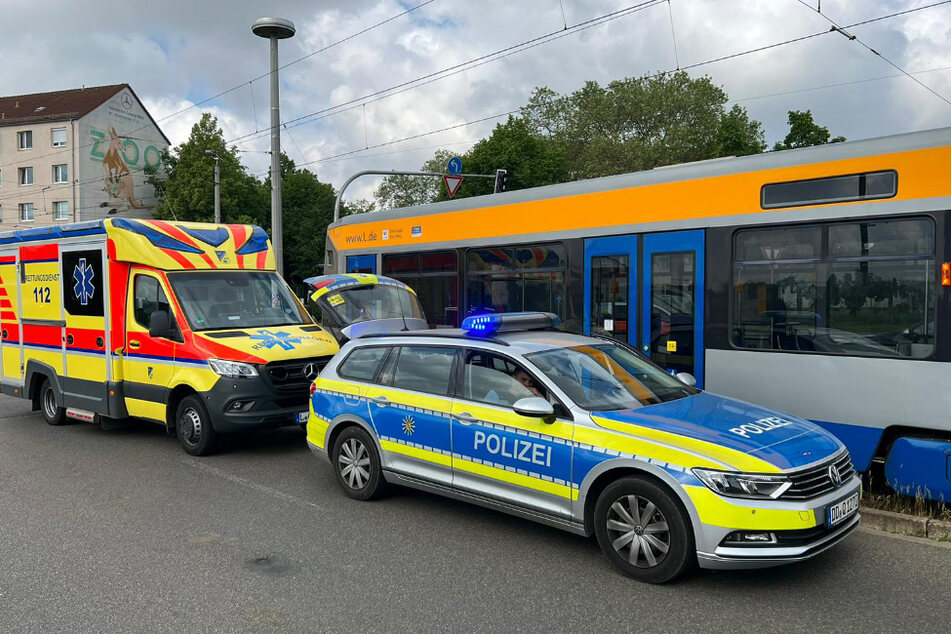 Bei einem Unfall mit einer Straßenbahn am Donnerstagmorgen in Leipzig wurde ein Radfahrer leicht verletzt.