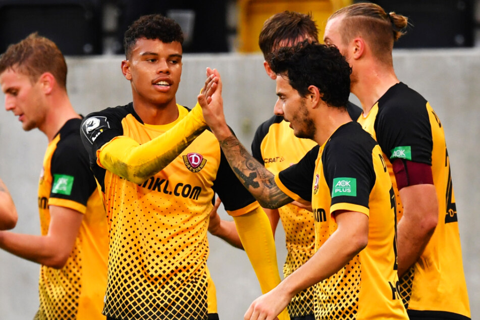 Youngster Ransford Königsdörffer (2.v.l.) legte für Routinier Philipp Hosiner (2.v.r.) auf.