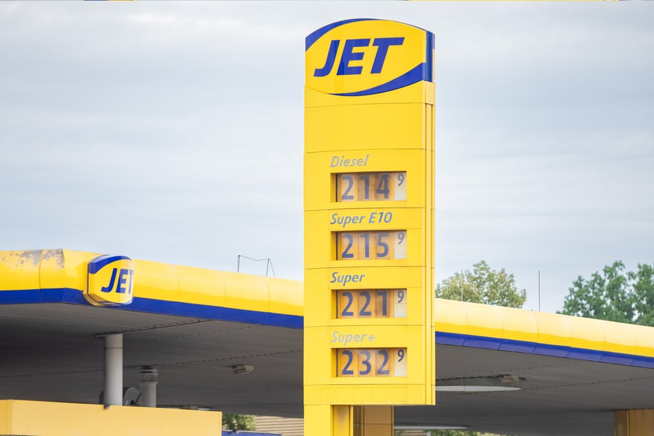 An der Jet-Tankstelle am Elbepark kletterten die Spritpreise am Mittwoch auf über zwei Euro pro Liter.